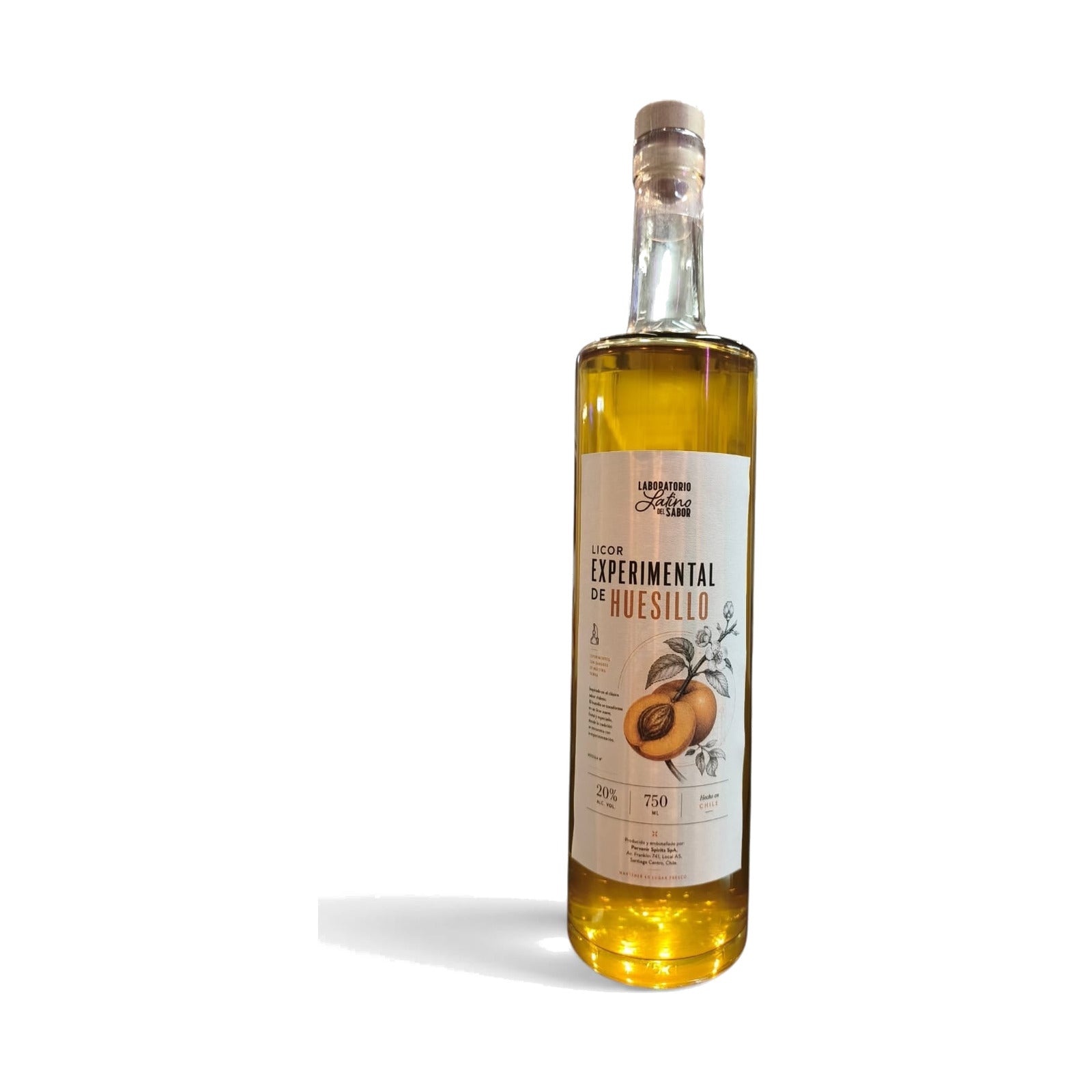 Botella Licor Experimental de Huesillo 750 ml del Laboratorio Latino del Sabor: licor chileno de durazno deshidratado, 20% Alc. Vol.