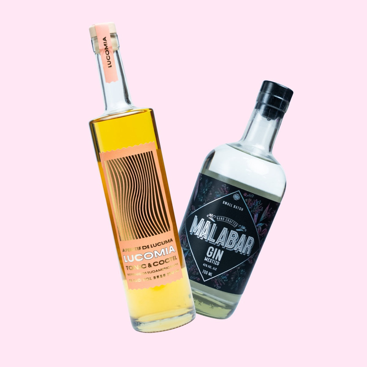 Pack Gin Malabar 700 ml + Lucomía Aperitif 750 ml sobre fondo rosado